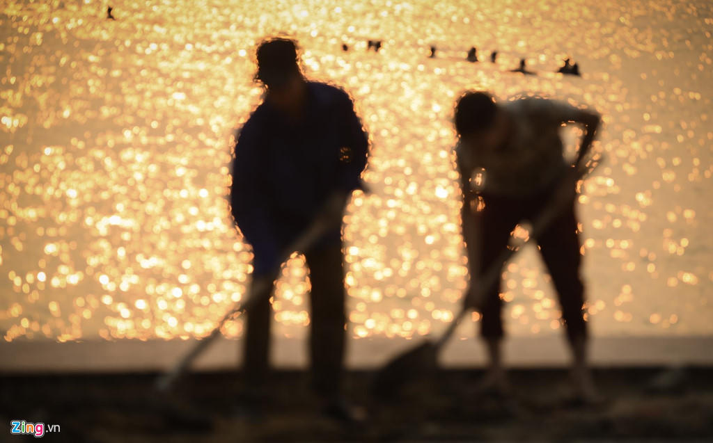 Mat duong o Ha Noi nong hon 50 do C hinh anh 13 