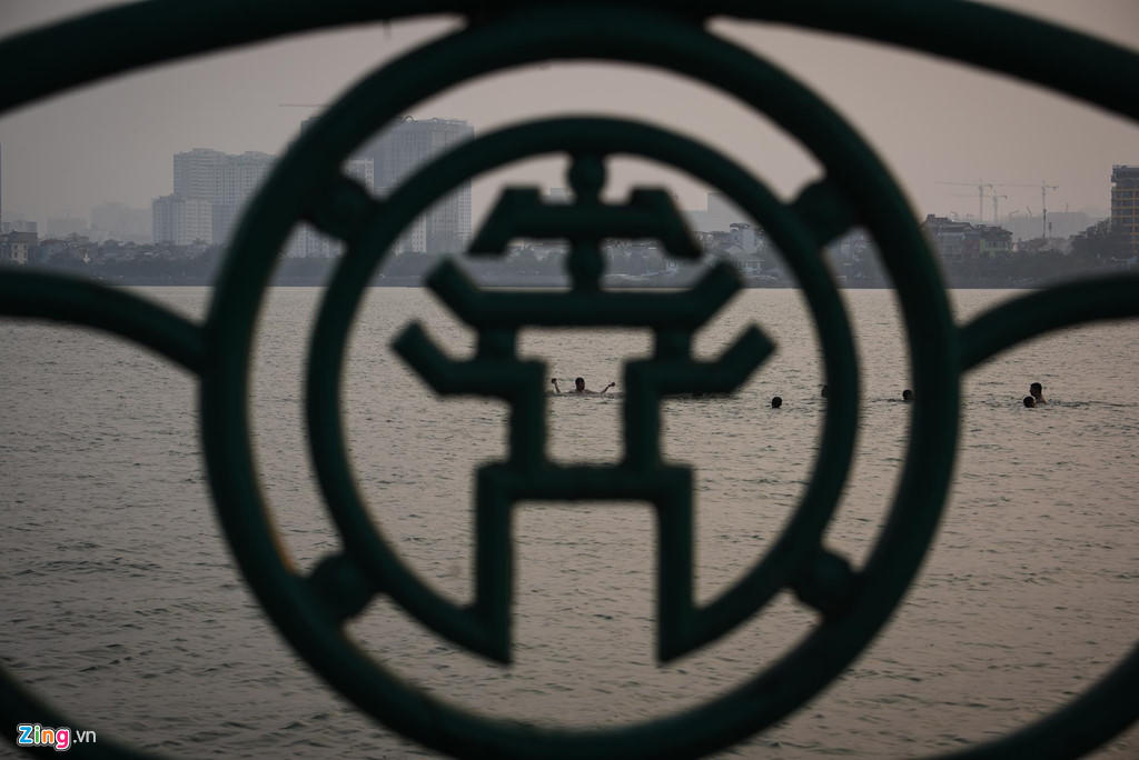 Mat duong o Ha Noi nong hon 50 do C hinh anh 14 