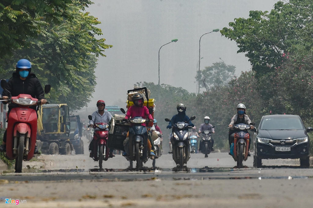 Mat duong o Ha Noi nong hon 50 do C hinh anh 3 