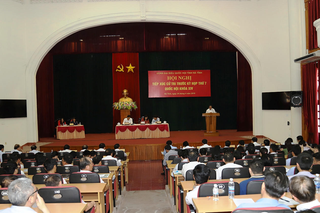 Phó Thủ tướng Vương Đình Huệ tiếp xúc cử tri doanh nghiệp