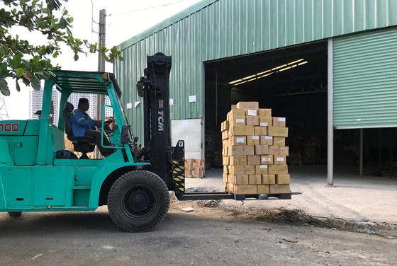 Tự trói, cầm dao "trấn" giữa công trình trái phép ảnh 1