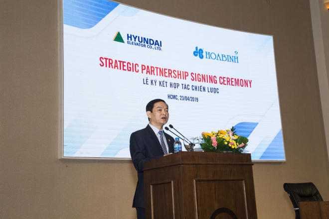 Hòa Bình ký kết thỏa thuận phát hành riêng lẻ và hợp tác chiến lược với Hyundai Elevator - Ảnh 1
