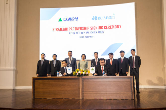 Hòa Bình ký kết thỏa thuận phát hành riêng lẻ và hợp tác chiến lược với Hyundai Elevator - Ảnh 3