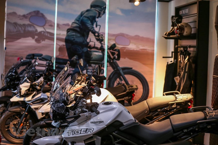 Khám phá showroom cao cấp của hãng xe Triumph tại Hà Nội