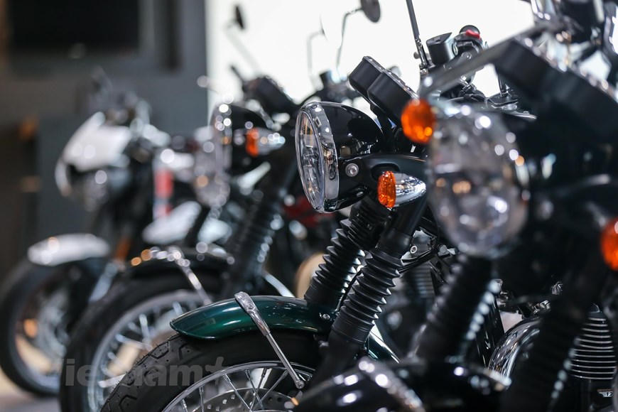 Khám phá showroom cao cấp của hãng xe Triumph tại Hà Nội