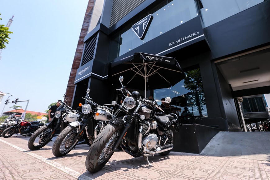 Khám phá showroom cao cấp của hãng xe Triumph tại Hà Nội