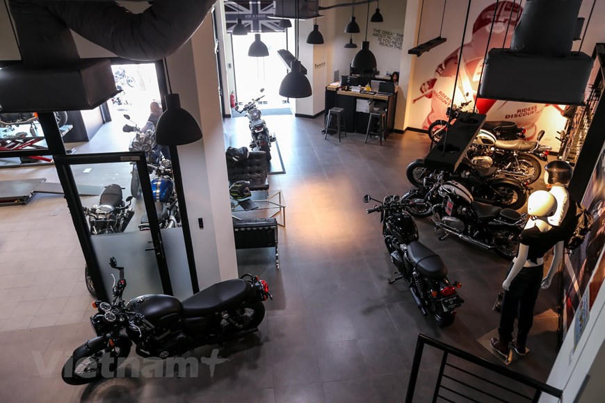 Khám phá showroom cao cấp của hãng xe Triumph tại Hà Nội