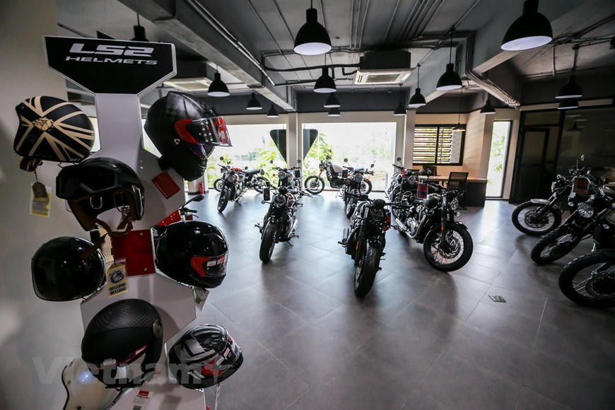 Khám phá showroom cao cấp của hãng xe Triumph tại Hà Nội
