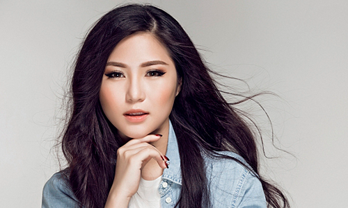 Ca sĩ Hương Tràm.