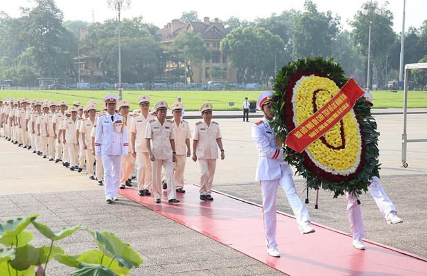 Lanh dao Dang, Nha nuoc dat vong hoa va vao Lang vieng Bac hinh anh 2