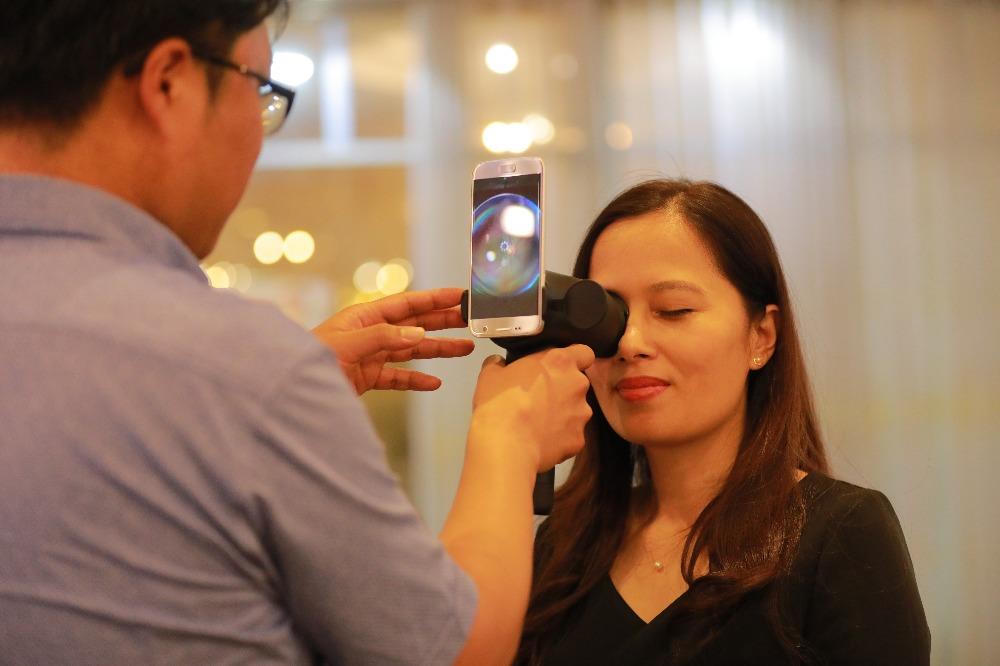 Chăm sóc sức khỏe nhãn khoa cho hơn 14.000 người dân