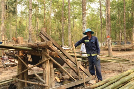 Uốn tầm vông - nghề bẻ cong thành thẳng