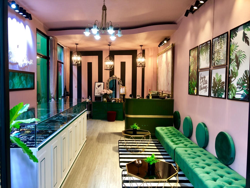 Khám phá tiệm xăm sang trọng như resort ở Sài Gòn