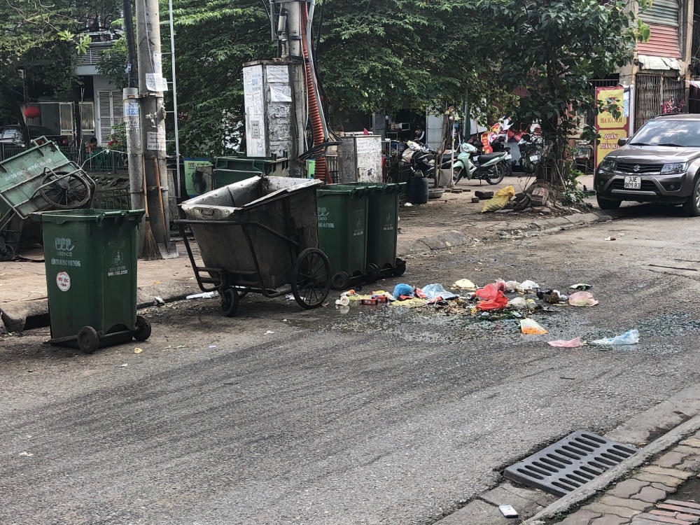 Ba Đình, Hà Nội: Người dân kêu cứu vì bãi tập kết rác thải gây ô nhiễm