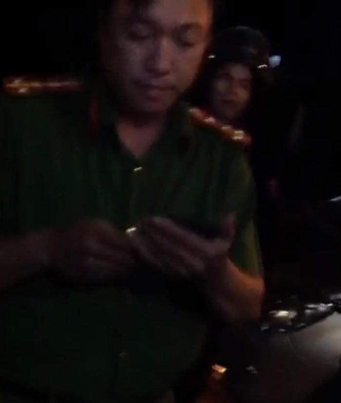 Tiếp vụ “Công an bị tố lạm quyền bắt giữ người đi mua đất” tại Phú Quốc: Đại úy Phạm Quốc Hưng đã ăn chia tiền đặt cọc như thế nào?