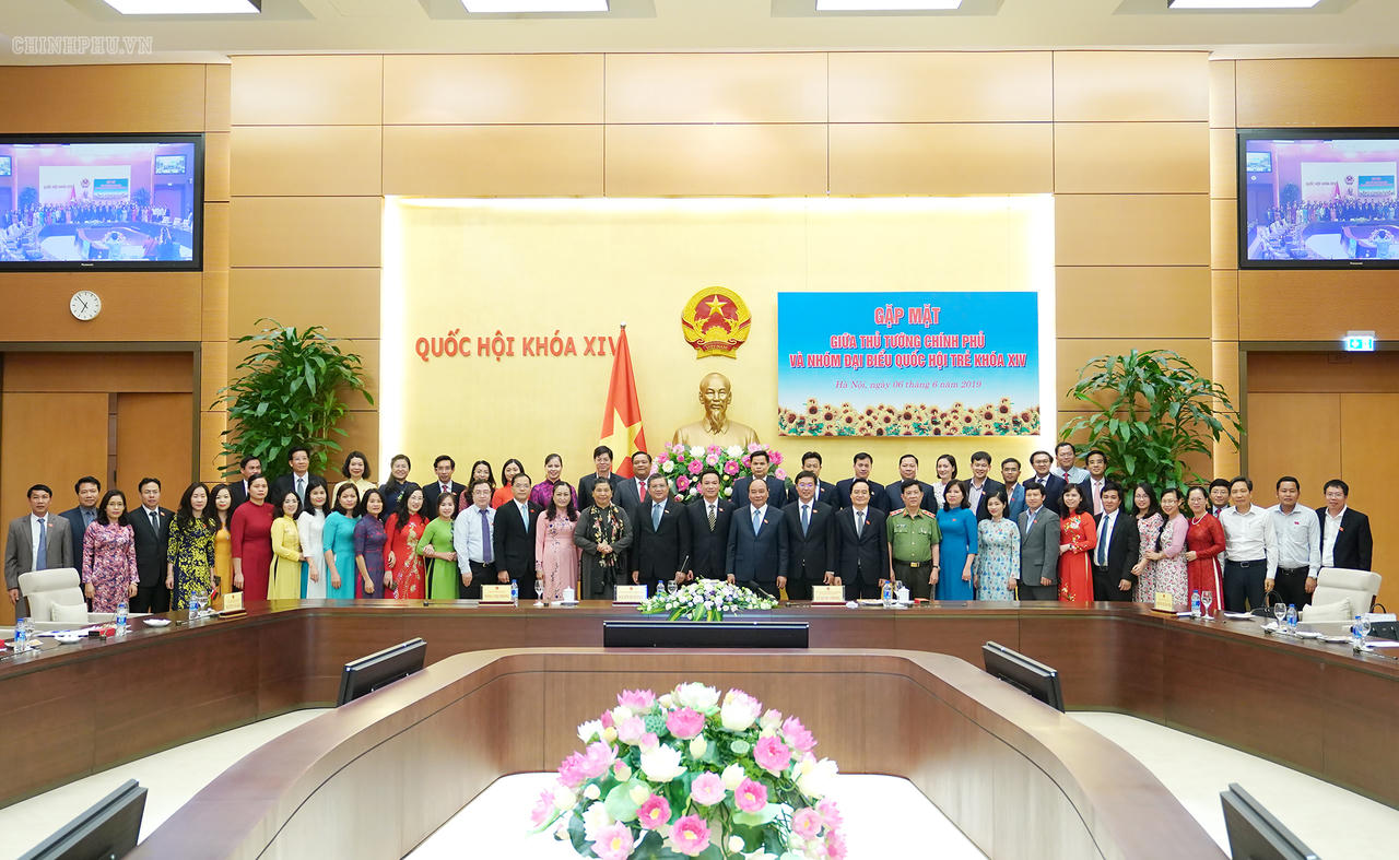 Thủ tướng: Làm gì cũng phải trách nhiệm và nhiệt huyết, nhất là lớp trẻ