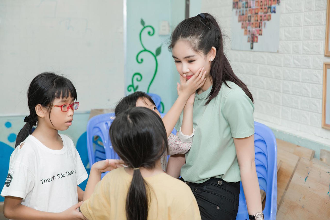 Hoa hậu Đại dương Lê Âu Ngân Anh thuyết trình về quyền bình đẳng phụ nữ