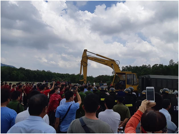 Bà Rịa – Vũng Tàu: Biểu tình, cản trở việc cưỡng chế đất các dự án chưa được cấp phép tại Thị xã Phú Mỹ