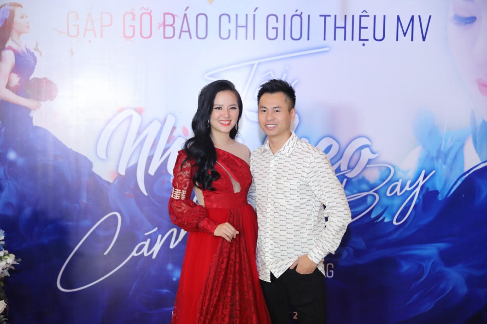 Sao Mai Phạm Thùy Dung bay bổng với bán cổ điển