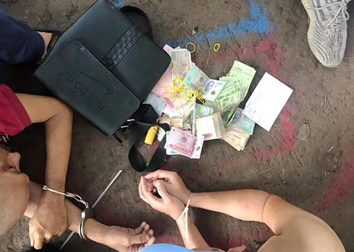 Tiền cờ bạc của một người chơi. Ảnh: Quốc Thắng.