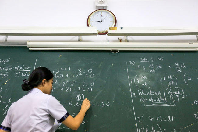 Học sinh trường THCS-THPT Trần Cao Vân (cơ sở quận Gò Vấp, TP HCM) trong giờ ôn tập Toán. Ảnh: Quỳnh Trần.