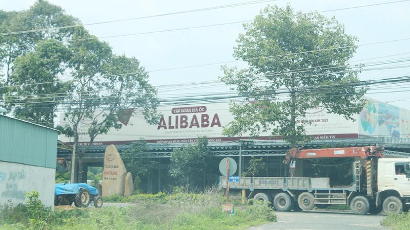 Thêm sai phạm của cái gọi là “Tập đoàn địa ốc Alibaba”: Cào đất giấu hệ thống đường nhựa trái phép trong dự án “ma”