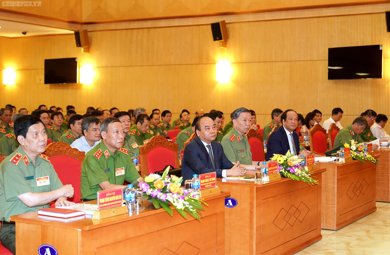 Thủ tướng: Phải làm giảm và tiếp tục đẩy lùi các loại tội phạm