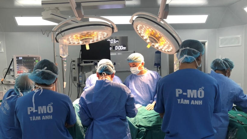 Bệnh viện Đa Khoa Tâm Anh mổ cấp cứu thành công song thai “tam tai” hiếm gặp