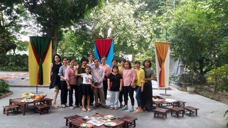 Khi những mảnh vụn lụa là bay bổng