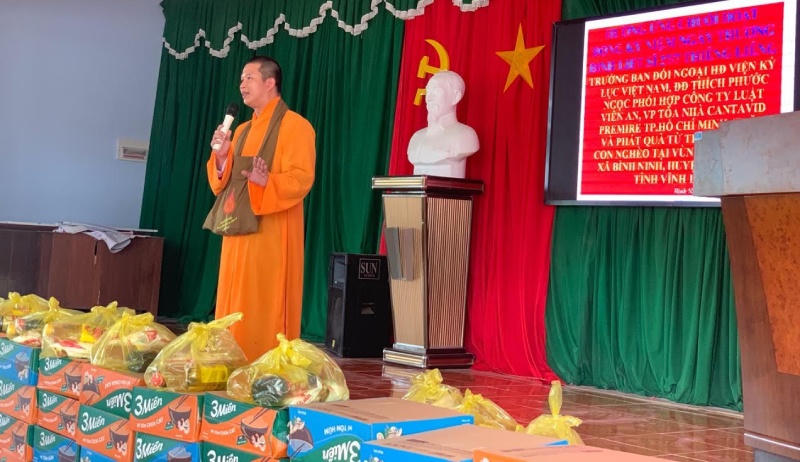 Đoàn từ thiện Sư thầy Thích Phước Ngọc cùng Công Ty Luật Viên An trao quà tình nghĩa nhân ngày 27/7
