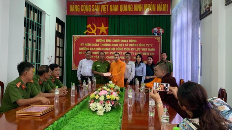 Đoàn từ thiện Sư thầy Thích Phước Ngọc cùng Công Ty Luật Viên An trao quà tình nghĩa nhân ngày 27/7