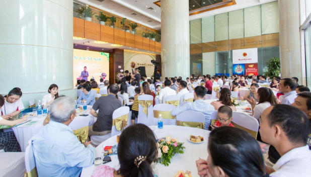 Hàng trăm khách hàng tới tham dự Lễ mở bán và cất nóc dự án Anland Premium