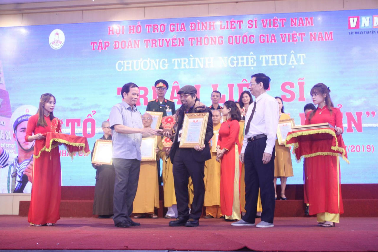 Doanh nhân Nguyễn Hoàng Sang tham dự Chương trình Tri ân liệt sĩ “Tổ quốc nhìn từ biển”