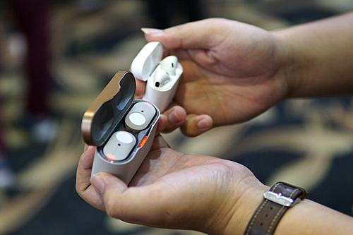 WF-1000XM3 là phiên bản tiếp theo của dòng tai nghe true wireless WF-1000X. Sản phẩm ra mắt tại Việt Nam tháng trước và nhận được sự quan tâm lớn từ các tín đồ âm thanh.