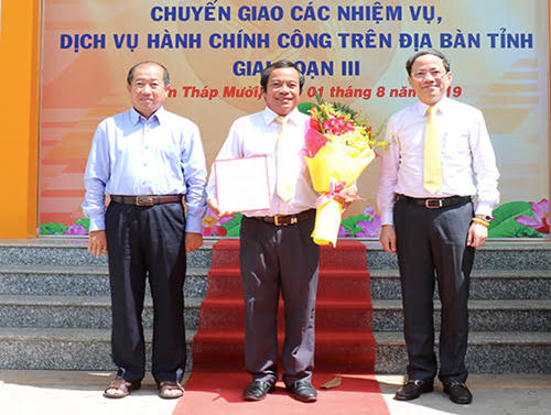 Chuyển một số dịch vụ hành chính công cho doanh nghiệp đảm nhận: Hiệu ứng lan tỏa từ hiệu quả thí điểm ở Đồng Tháp