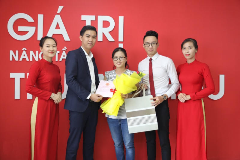 Địa ốc Đất Việt trao sổ cho khách hàng tại Dự án Khu dân cư An Ngãi