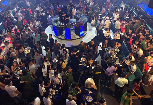 Quán bar thời điểm bị kiểm tra. Ảnh: M.H.