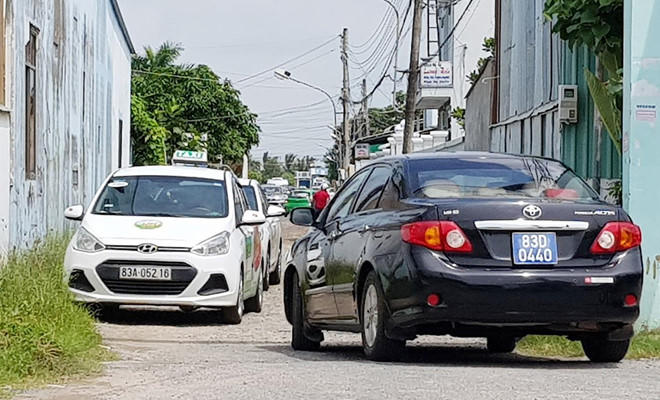 Hàng loạt xe công đi dự đám cưới con trai bà Hồ Thị Cẩm Đào: Không xử lý kỷ luật, chỉ “rút kinh nghiệm”