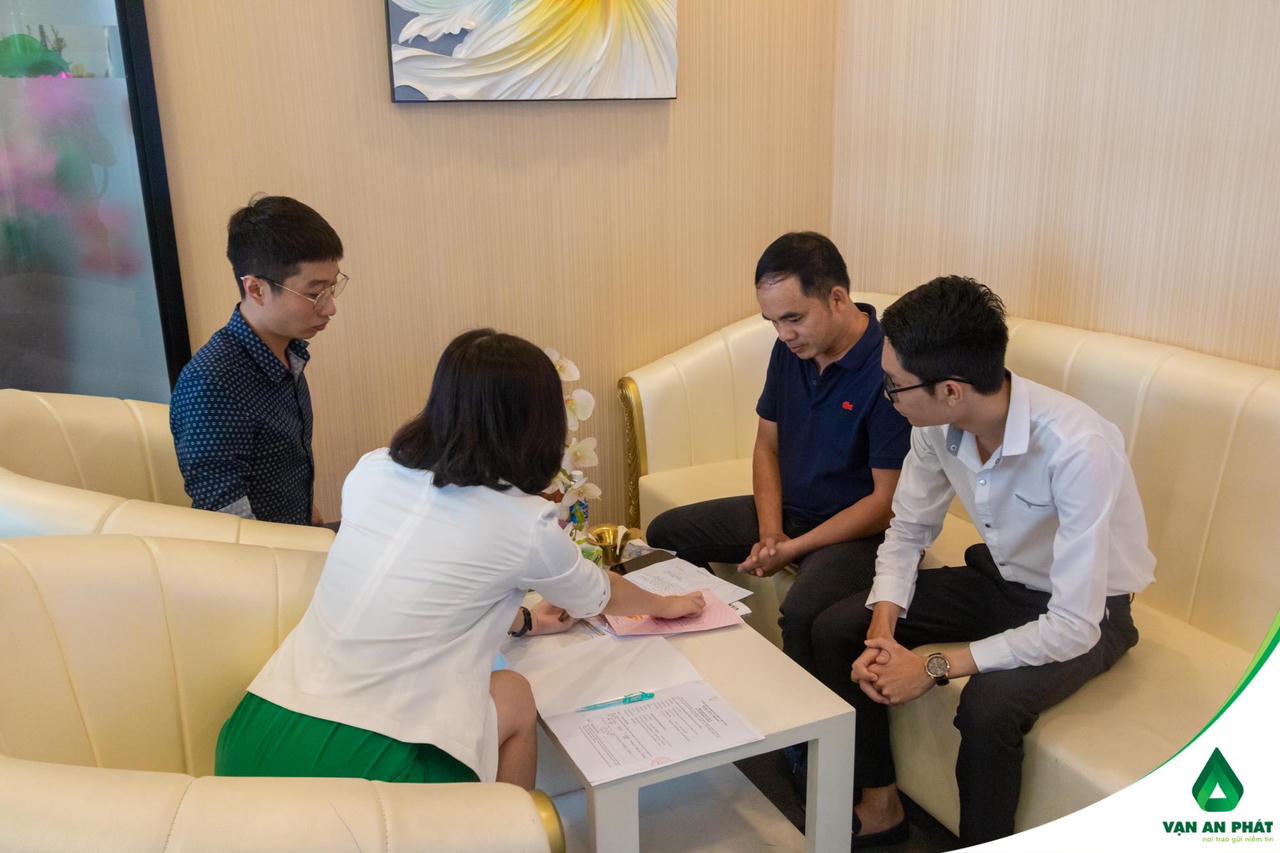 Vạn An Phát hoàn thành bàn giao sổ đỏ cho khách hàng tại dự án Golden Town