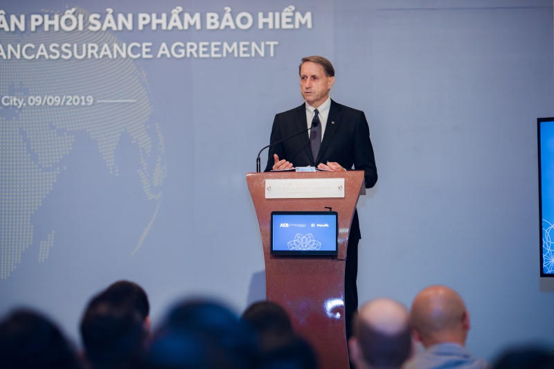 Manulife Việt Nam mở rộng hợp tác phân phối bảo hiểm qua ngân hàng với ACB