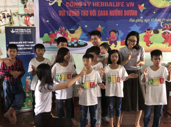 Herbalife Việt Nam tổ chức hoạt động vui tết trung thu cho trẻ em có hoàn cảnh khó khăn