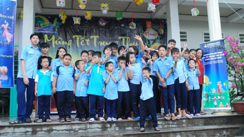 Herbalife Việt Nam tổ chức hoạt động vui tết trung thu cho trẻ em có hoàn cảnh khó khăn