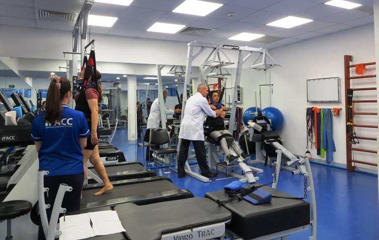 Chữa bệnh hiệu quả bằng phương pháp nắn chỉnh cột sống