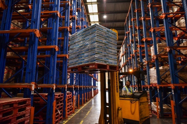 Bên trong nhà máy của hãng sữa được trao tặng Huy hiệu Hoàng gia Hà Lan