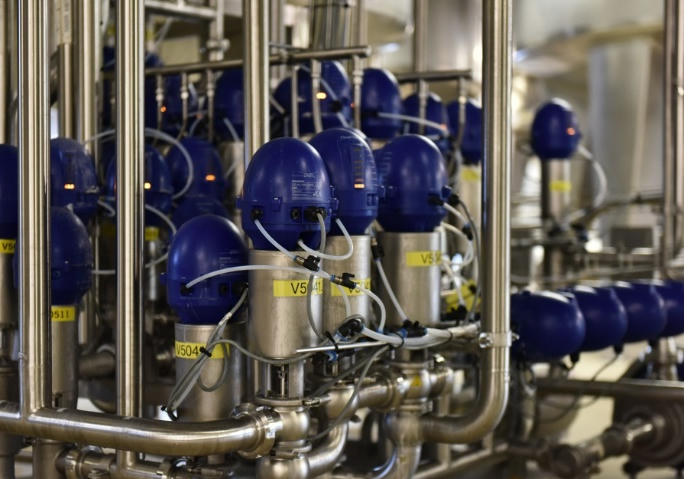 Bên trong nhà máy của hãng sữa được trao tặng Huy hiệu Hoàng gia Hà Lan