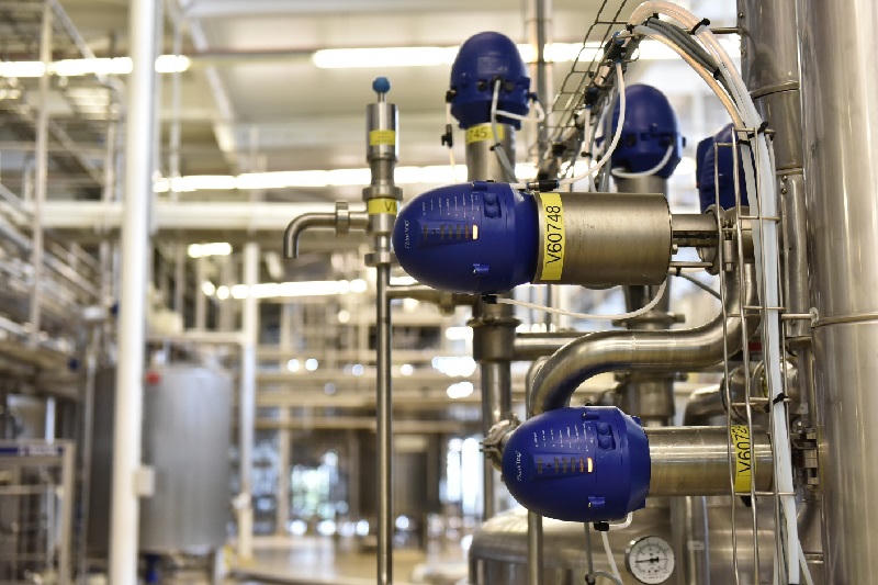 Bên trong nhà máy của hãng sữa được trao tặng Huy hiệu Hoàng gia Hà Lan