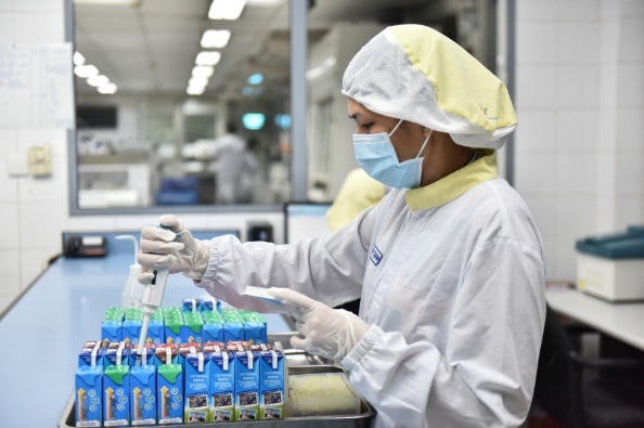 Bên trong nhà máy của hãng sữa được trao tặng Huy hiệu Hoàng gia Hà Lan