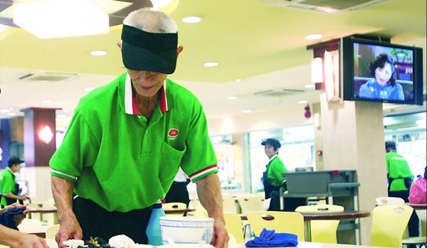 Điều gì khiến người già ở Nhật không chọn sự an nhàn sau khi về hưu?