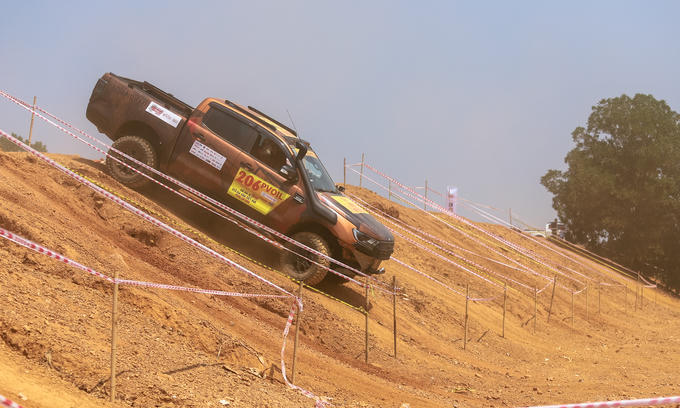 Hàng trăm tài xế Việt tranh tài off-road