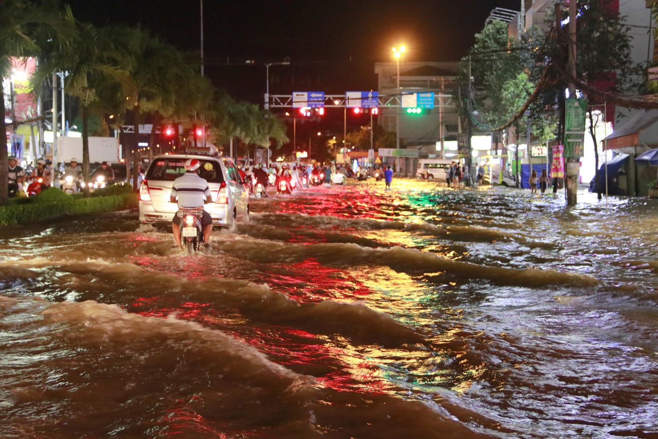 Nghĩa cử ngày triều cường